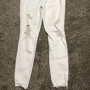 White distressed jeans
